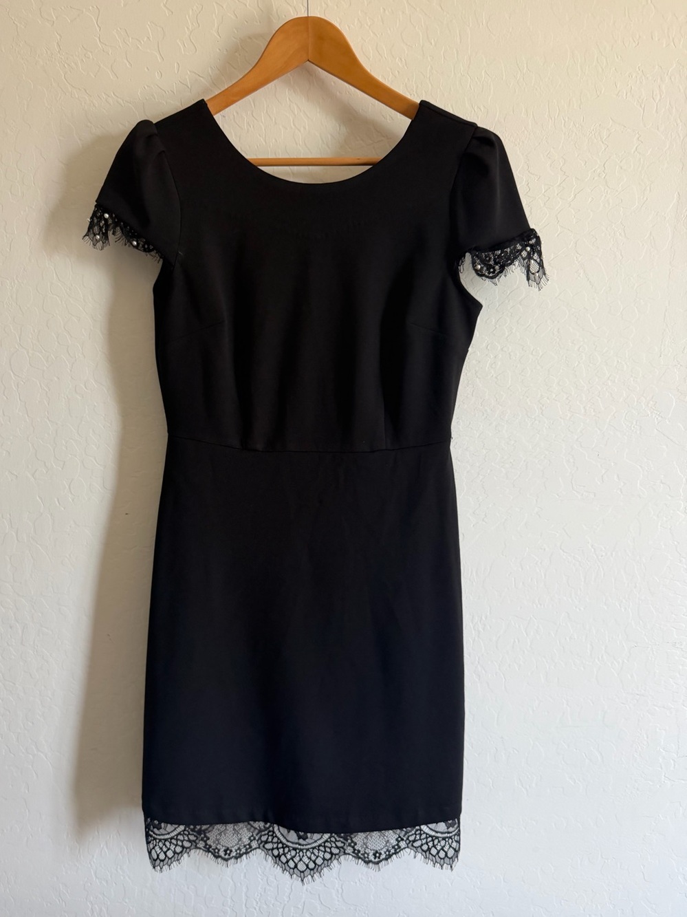Elegant Black Pearl-Trimmed Lace Hem Cap Sleeve Mini Dress 4